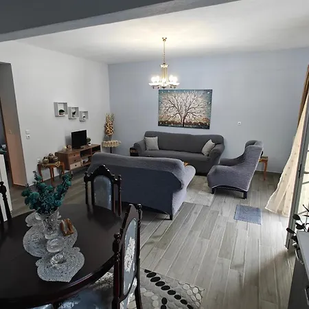 With Mountain View Apartment Loutraki (Pella)