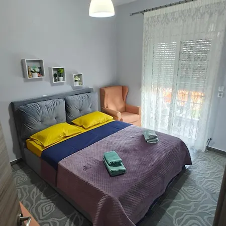 With Mountain View Apartment Loutraki (Pella)