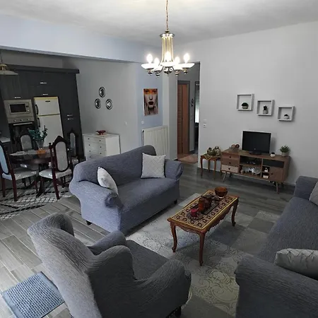 With Mountain View Apartment Loutraki (Pella)