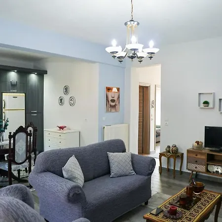 With Mountain View Apartment *