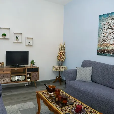 Apartment With Mountain View