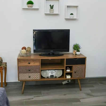 With Mountain View Apartment Loutraki (Pella)