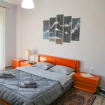 With Mountain View Apartment *