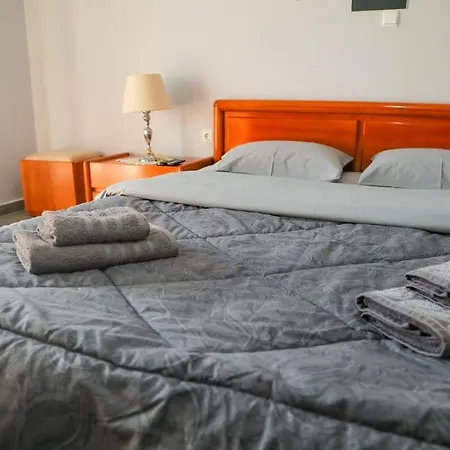 With Mountain View Apartment Loutraki (Pella)