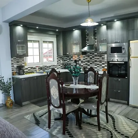 With Mountain View Apartment *