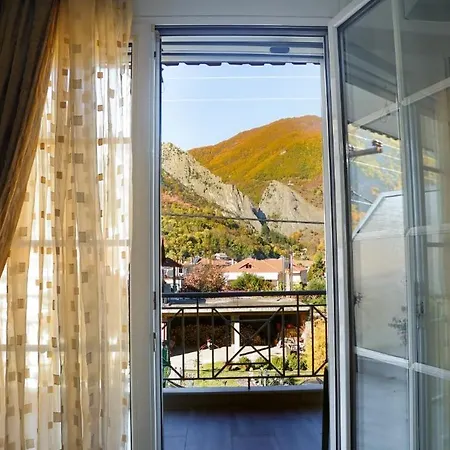 With Mountain View Apartment Loutraki (Pella)