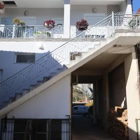 Apartment With Mountain View